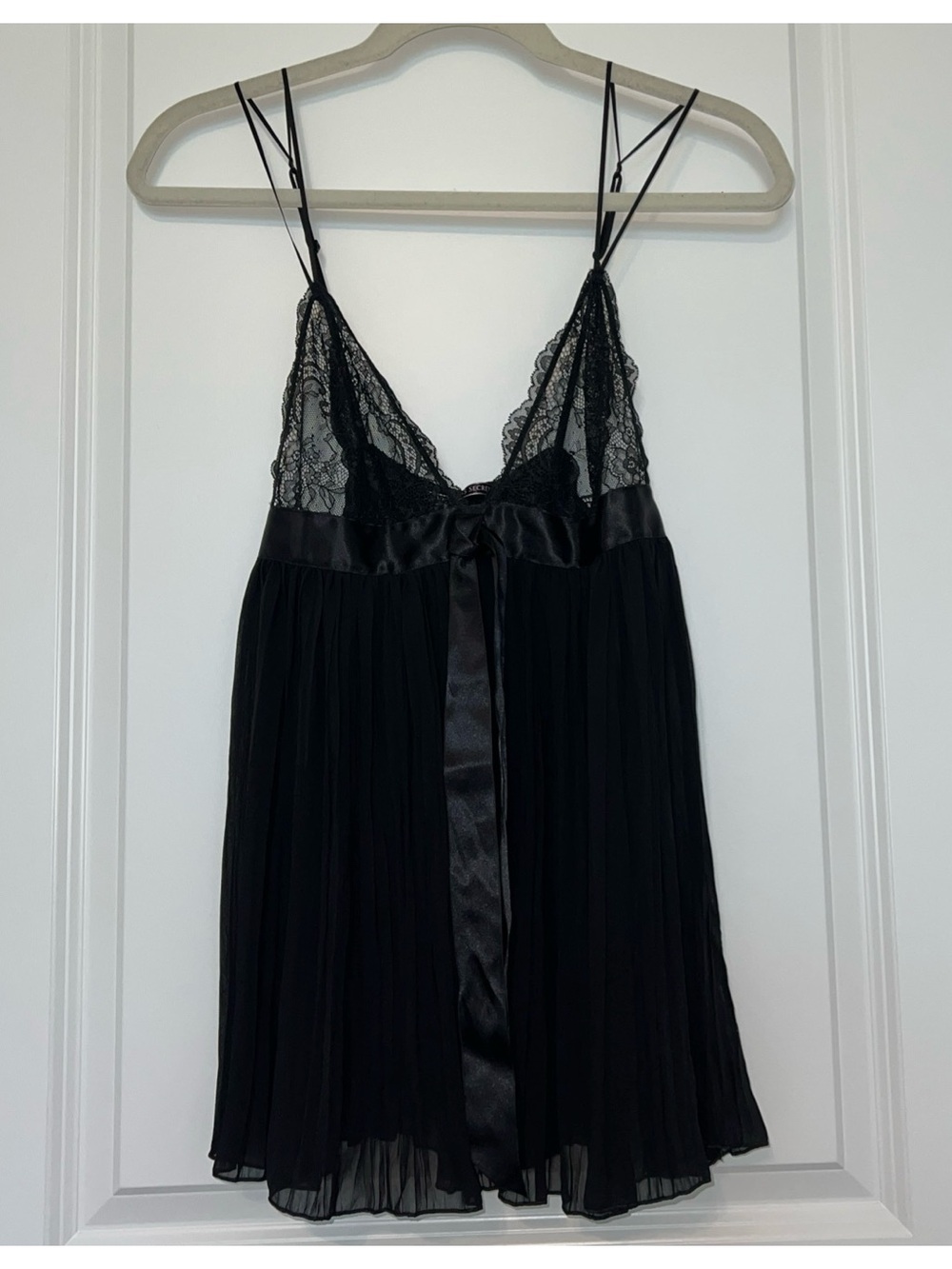 Victoria’s Secret Black Lace Satin-Trim Chemise Women Intimates NWT sz.M